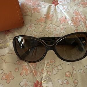 Elegant Black Sunglasses